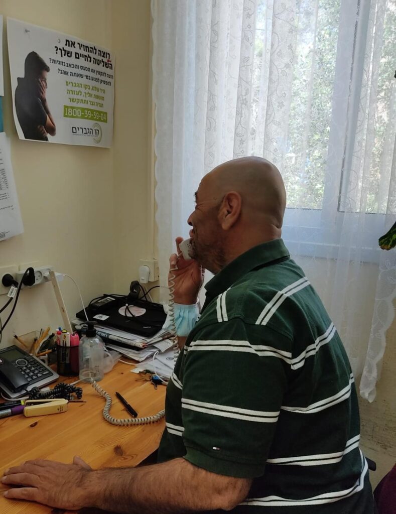 mens-hotline-call-centers-abusers-domestic-violence