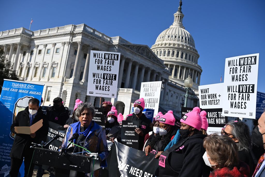 minimum-wage-women-black-latina-workers