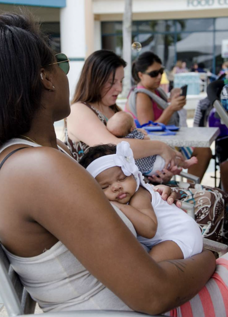 moms-breastfeeding-work-pump