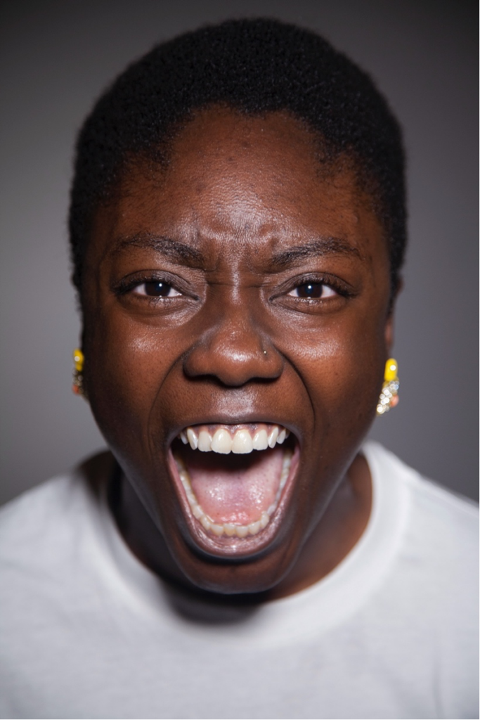 Sanatçı Whitney Bradshaw'ın 'Çığlık' Sergisi Kadın Öfkesinin Gücünü Belgeliyor